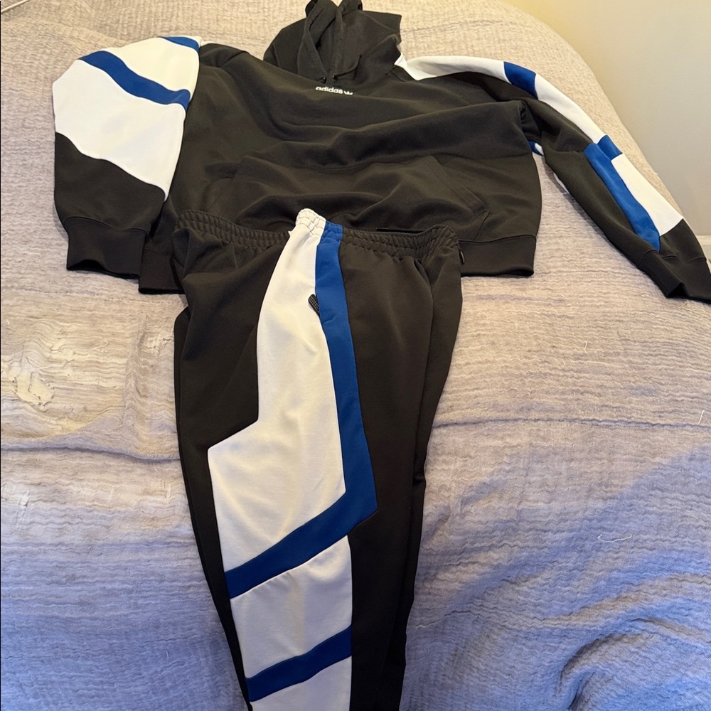 Adidas Black & White/Royal blue Tracksuit XL Cri$py look!